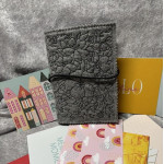 ADVENTSKALENDER 7. Dezember - Stickdatei ITH - Buchhülle A6 Blanko